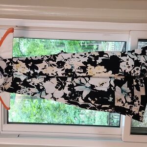 ☀️WHBM Floral Black Sleeveless Top